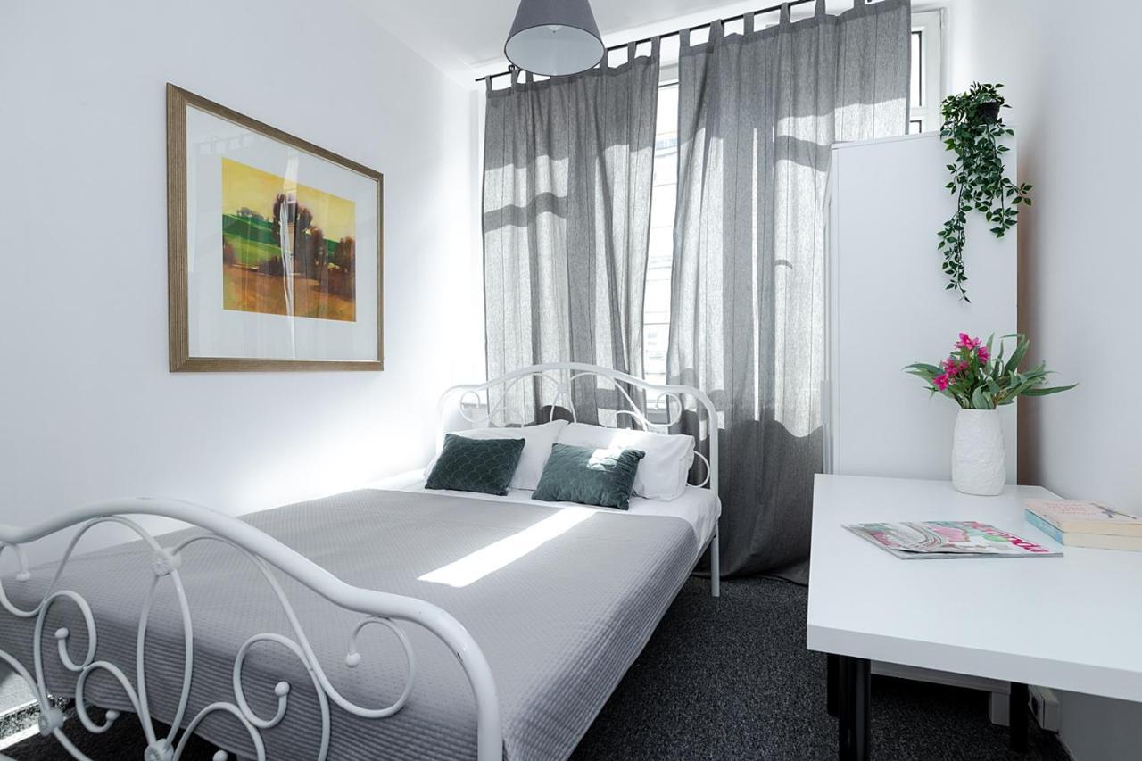 Unit Warsaw Room In Hostel Solec50 By Metro Station Centrum Kopernika Elektrownia Powisle Stadion Narodowy Eksteriør bilde