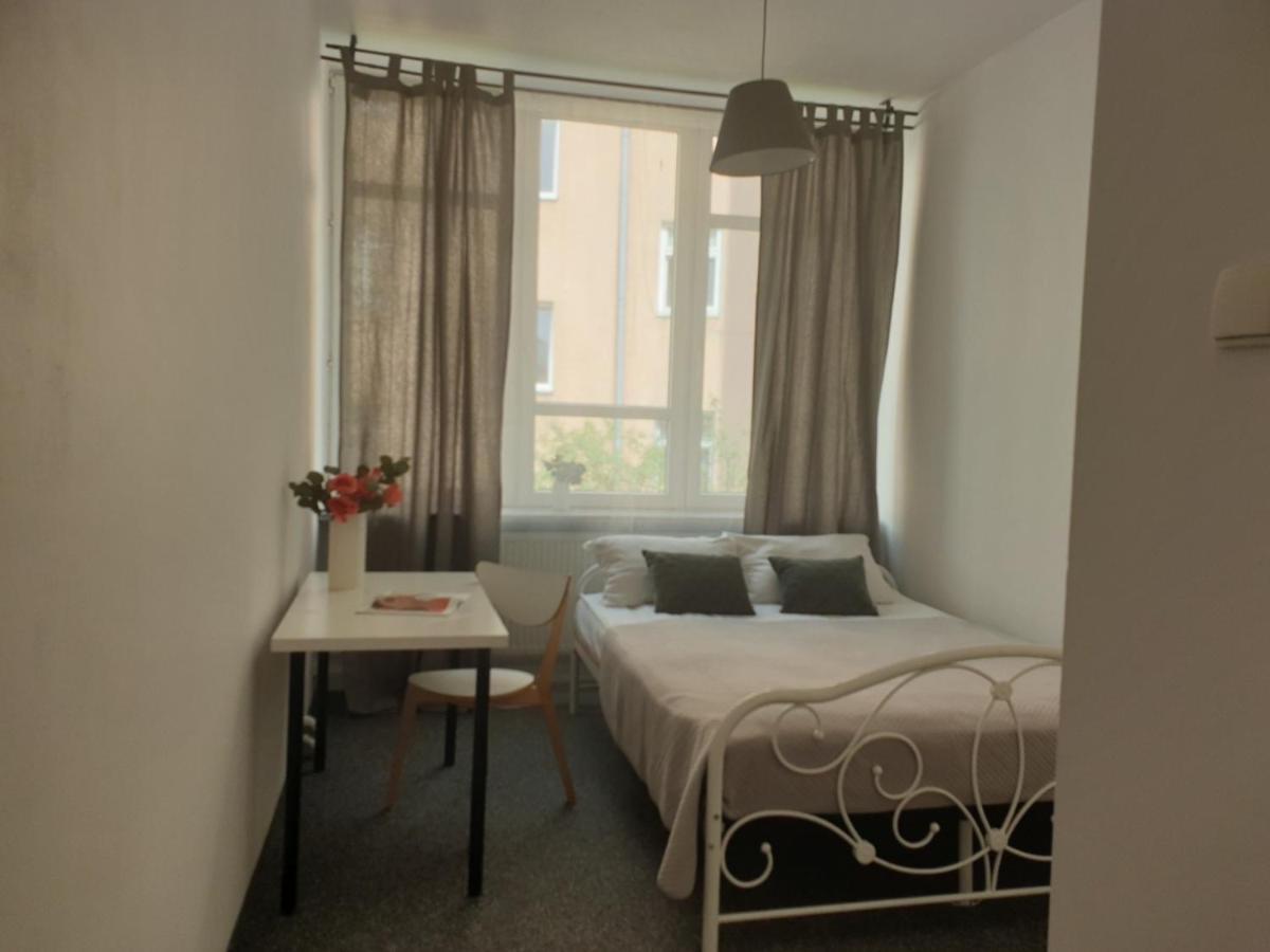 Unit Warsaw Room In Hostel Solec50 By Metro Station Centrum Kopernika Elektrownia Powisle Stadion Narodowy Eksteriør bilde