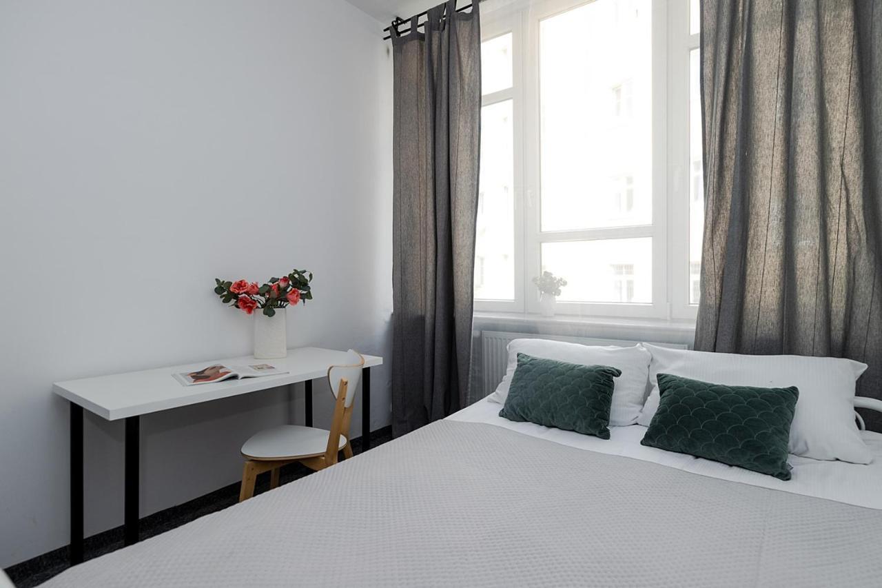 Unit Warsaw Room In Hostel Solec50 By Metro Station Centrum Kopernika Elektrownia Powisle Stadion Narodowy Eksteriør bilde